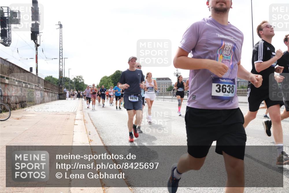 29.06.2025 - hella hamburg halbmarathon Lena Gebhardt http://msf.ph/oto/8425697 29.06.2025 10:43:25 Lombardsbrücke 9976, 12603, 15514, 3638, 1023, 1149, 1155, 1310, 1400, 1467, 1788, 1816, 1878, 2103, 2158, 2267, 2361, 2971, 3074, 3238, 3329, 3390, 3518, 3638, 3764, 4056, 4177, 4302, 4367, 4680, 4866, 5067, 5214, 5268, 5370, 5610, 5720, 5755, 5967, 6012, 6096, 6226, 6440, 6931, 6971, 6973, 7043, 7197, 7205, 7206, 7461, 7504, 7872, 7926, 8000, 8135, 8184, 8233, 8408, 8435, 8504, 8795, 8991, 9072, 9304, 9639, 9641, 9644, 9831, 9976, 10083, 10180, 10200, 10202, 13049 meine-sportfotos.de