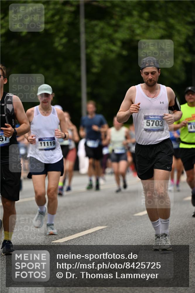 29.06.2025 - hella hamburg halbmarathon Dr. Thomas Lammeyer http://msf.ph/oto/8425725 29.06.2025 10:50:08 Kennedybrücke 1060, 1085, 1465, 1854, 2217, 2657, 2664, 2846, 2954, 2965, 3357, 3377, 3879, 3993, 4099, 4102, 4119, 4820, 5108, 5190, 5339, 5703, 5914, 6393, 6763, 6788, 6980, 7699, 7983, 8272, 8594, 9536, 10562, 11119, 11332 meine-sportfotos.de