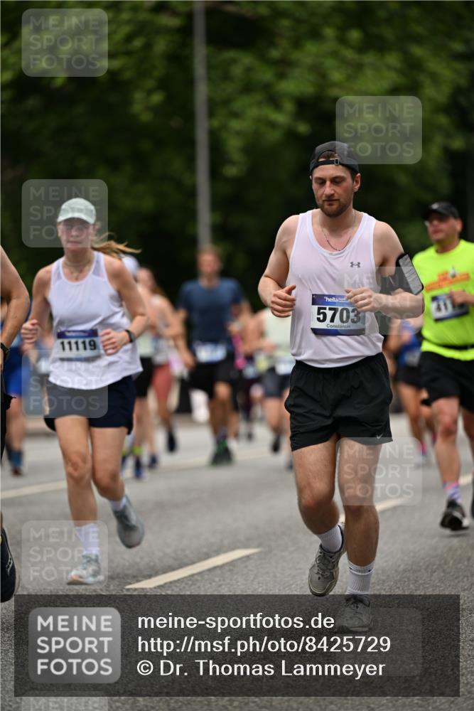 29.06.2025 - hella hamburg halbmarathon Dr. Thomas Lammeyer http://msf.ph/oto/8425729 29.06.2025 10:50:08 Kennedybrücke 1060, 1085, 1465, 1854, 2217, 2657, 2664, 2846, 2954, 2965, 3357, 3377, 3879, 3993, 4099, 4102, 4119, 4820, 5108, 5190, 5339, 5703, 5914, 6393, 6763, 6788, 6980, 7699, 7983, 8272, 8594, 9536, 10562, 11119, 11332 meine-sportfotos.de