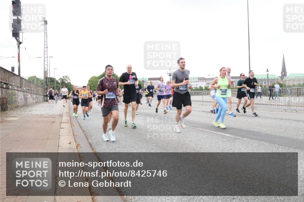 29.06.2025 - hella hamburg halbmarathon Lena Gebhardt http://msf.ph/oto/8425746 29.06.2025 10:53:35 Lombardsbrücke 64, 17236, 6041, 11914, 06, 9685, 37851, 12082, 12280, 1340, 1687, 1709, 1753, 1900, 1906, 1984, 2065, 2079, 2409, 2429, 3055, 3226, 4195, 4595, 4626, 4801, 5428, 5430, 5562, 5815, 5856, 5857, 6039, 6041, 6044, 6273, 6306, 6913, 6996, 7039, 7068, 7483, 7537, 7611, 7614, 7876, 7890, 8189, 8212, 8414, 8515, 8906, 9077, 9456, 9531, 9685, 9764, 9771, 9785, 10043, 10175, 10490, 12193, 12219, 12700, 13916, 13917, 14038 meine-sportfotos.de