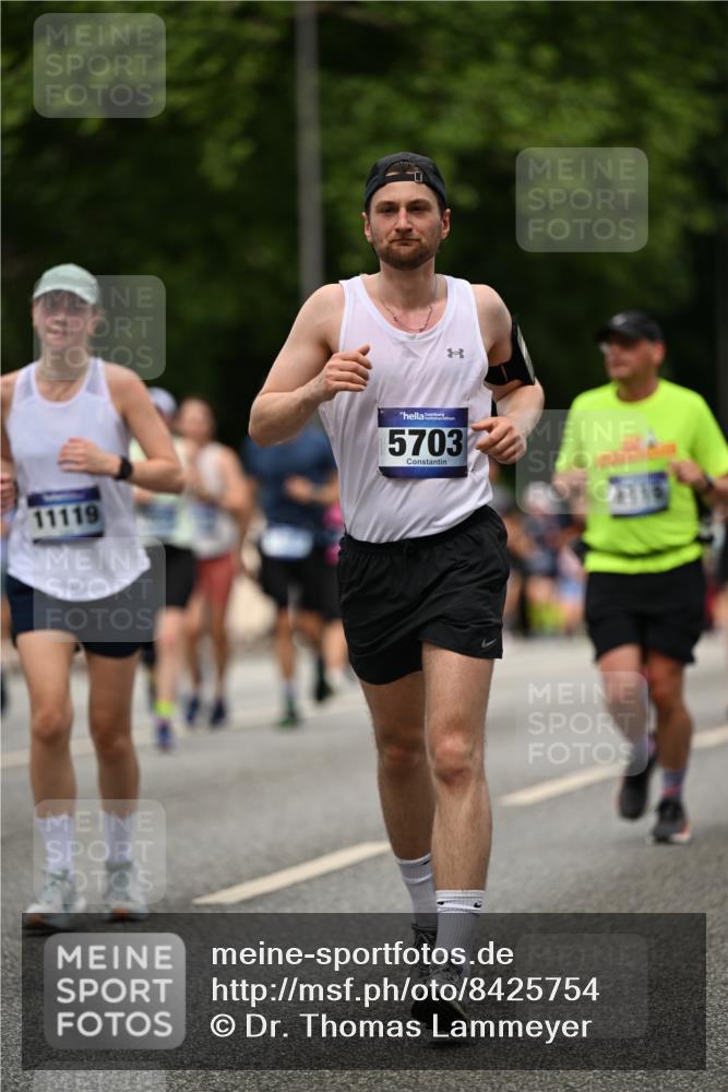 29.06.2025 - hella hamburg halbmarathon Dr. Thomas Lammeyer http://msf.ph/oto/8425754 29.06.2025 10:50:09 Kennedybrücke 1060, 1085, 1465, 1854, 2217, 2657, 2664, 2846, 2954, 2965, 3357, 3377, 3879, 3993, 4099, 4102, 4119, 4820, 5108, 5190, 5339, 5703, 5914, 6393, 6763, 6788, 6980, 7699, 7983, 8272, 8594, 9536, 11119, 11332 meine-sportfotos.de