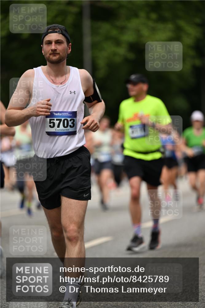 29.06.2025 - hella hamburg halbmarathon Dr. Thomas Lammeyer http://msf.ph/oto/8425789 29.06.2025 10:50:10 Kennedybrücke 1060, 1085, 1465, 1854, 2217, 2657, 2664, 2846, 2954, 2965, 3357, 3377, 3879, 3993, 4099, 4102, 4119, 4820, 5108, 5190, 5339, 5703, 5914, 6393, 6763, 6788, 6980, 7530, 7699, 7983, 8272, 8594, 9536, 11119, 11332, 11393 meine-sportfotos.de