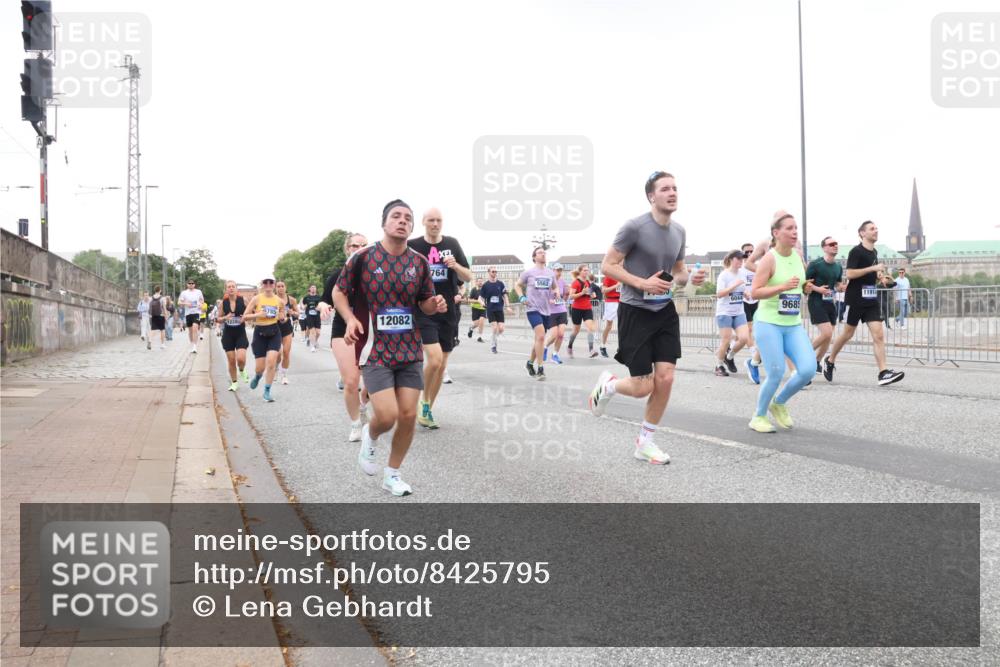 29.06.2025 - hella hamburg halbmarathon Lena Gebhardt http://msf.ph/oto/8425795 29.06.2025 10:53:35 Lombardsbrücke 12082, 764, 5562, 11914, 6044, 9685, 1340, 1687, 1709, 1753, 1900, 1906, 1984, 2065, 2079, 2409, 2429, 3055, 3226, 4195, 4595, 4626, 4801, 5428, 5430, 5562, 5815, 5856, 5857, 6039, 6041, 6044, 6273, 6306, 6913, 6996, 7039, 7068, 7483, 7537, 7611, 7614, 7876, 7890, 8189, 8212, 8414, 8515, 8906, 9077, 9456, 9531, 9685, 9764, 9771, 9785, 10043, 10175, 10490, 12193, 12219, 12700, 13916, 13917, 14038 meine-sportfotos.de