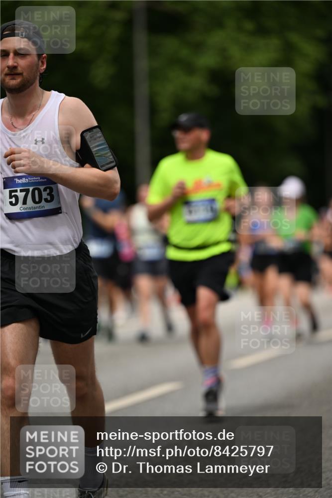 29.06.2025 - hella hamburg halbmarathon Dr. Thomas Lammeyer http://msf.ph/oto/8425797 29.06.2025 10:50:10 Kennedybrücke 1060, 1085, 1465, 1854, 2217, 2657, 2664, 2846, 2954, 2965, 3357, 3377, 3879, 3993, 4099, 4102, 4119, 4820, 5108, 5190, 5339, 5703, 5914, 6393, 6763, 6788, 6980, 7530, 7699, 7983, 8272, 8594, 9536, 11119, 11332, 11393 meine-sportfotos.de