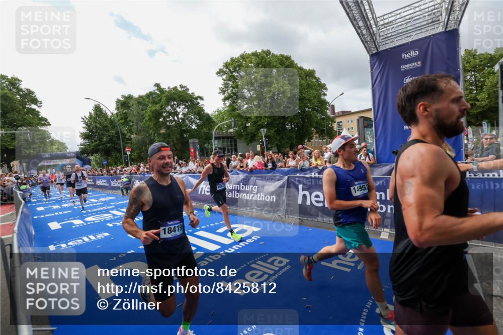 29.06.2025 - hella hamburg halbmarathon Zöllner http://msf.ph/oto/8425812 29.06.2025 10:34:59 Ziel 4477, 6704, 7466, 8864, 12044, 12204, 12751, 14952, 15391, 15902, 16140, 16177, 16712, 17643, 18183, 18220, 18419, 18837 meine-sportfotos.de