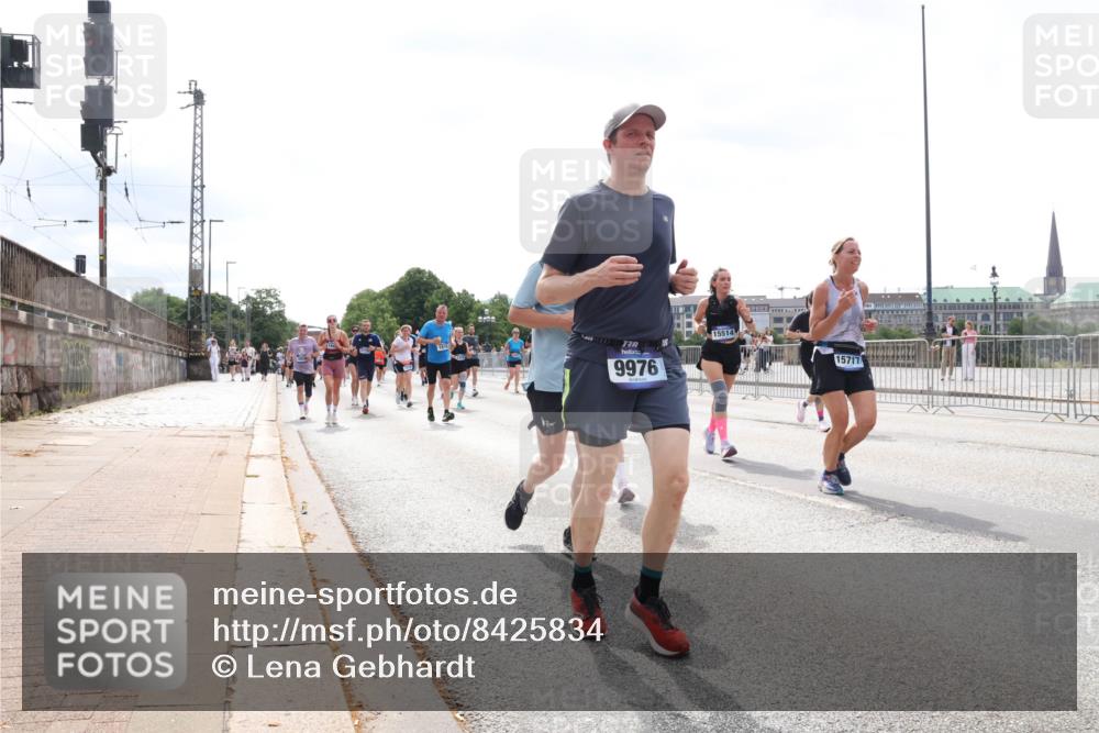 29.06.2025 - hella hamburg halbmarathon Lena Gebhardt http://msf.ph/oto/8425834 29.06.2025 10:43:25 Lombardsbrücke 9976, 15514, 15717, 1023, 1149, 1155, 1310, 1400, 1467, 1788, 1816, 1878, 2103, 2158, 2267, 2361, 2971, 3074, 3238, 3329, 3390, 3518, 3638, 3764, 4056, 4177, 4302, 4367, 4680, 4866, 5067, 5214, 5268, 5370, 5610, 5720, 5755, 5967, 6012, 6096, 6226, 6440, 6931, 6971, 6973, 7043, 7197, 7205, 7206, 7461, 7504, 7872, 7926, 8000, 8135, 8184, 8233, 8408, 8435, 8504, 8795, 8991, 9072, 9304, 9639, 9641, 9644, 9831, 9976, 10083, 10180, 10200, 10202, 13049 meine-sportfotos.de