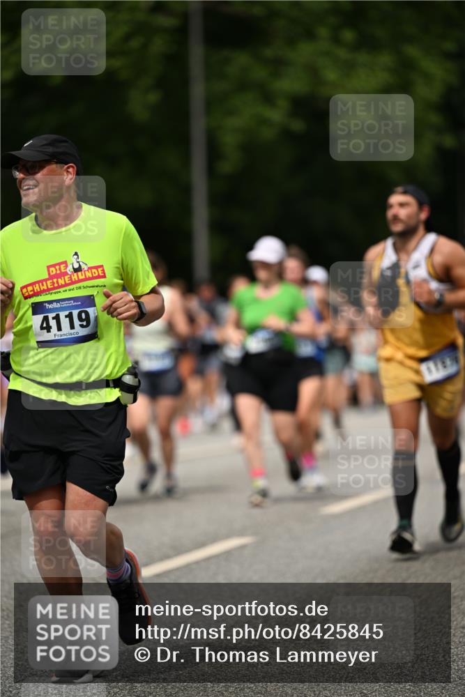 29.06.2025 - hella hamburg halbmarathon Dr. Thomas Lammeyer http://msf.ph/oto/8425845 29.06.2025 10:50:11 Kennedybrücke 1060, 1085, 1465, 1854, 2217, 2657, 2664, 2846, 2954, 2965, 3357, 3377, 3879, 3993, 4099, 4102, 4119, 4820, 5108, 5190, 5339, 5703, 5914, 6393, 6763, 6788, 6980, 7530, 7699, 7983, 8272, 8594, 9536, 11119, 11332, 11393 meine-sportfotos.de