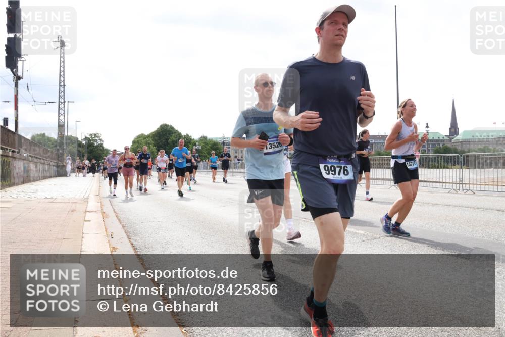 29.06.2025 - hella hamburg halbmarathon Lena Gebhardt http://msf.ph/oto/8425856 29.06.2025 10:43:26 Lombardsbrücke 13526, 9976, 15717, 1023, 1149, 1155, 1310, 1400, 1467, 1788, 1816, 1878, 2103, 2158, 2267, 2361, 2971, 3074, 3238, 3329, 3390, 3518, 3638, 3764, 4056, 4177, 4302, 4367, 4680, 4866, 5067, 5192, 5201, 5214, 5268, 5370, 5610, 5720, 5755, 5967, 6012, 6096, 6226, 6440, 6931, 6971, 6973, 7043, 7197, 7205, 7206, 7461, 7504, 7872, 7926, 8000, 8135, 8184, 8233, 8408, 8435, 8504, 8795, 8991, 9072, 9304, 9639, 9641, 9644, 9831, 9976, 10083, 10180, 10200, 10202, 13049 meine-sportfotos.de