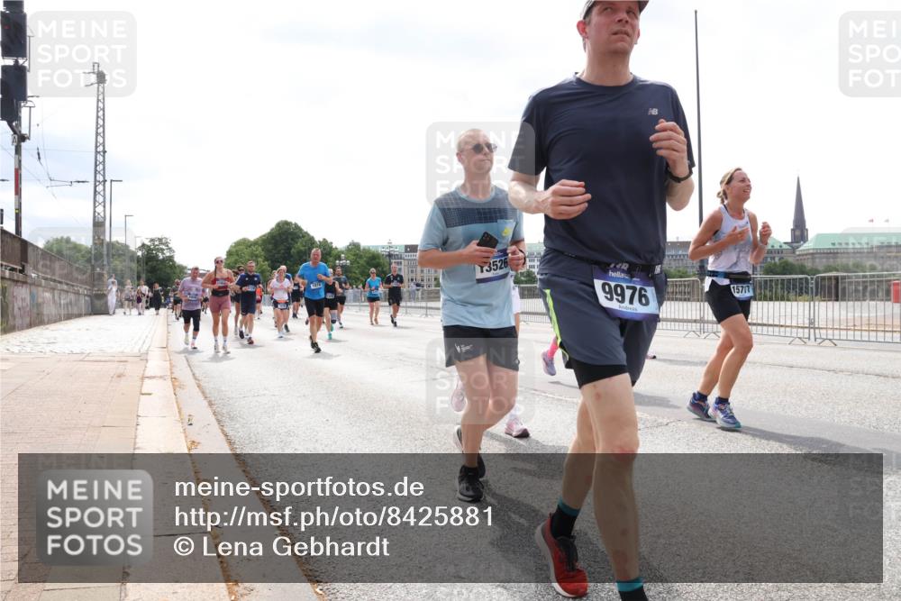 29.06.2025 - hella hamburg halbmarathon Lena Gebhardt http://msf.ph/oto/8425881 29.06.2025 10:43:26 Lombardsbrücke 13526, 9976, 15717, 1023, 1149, 1155, 1310, 1400, 1467, 1788, 1816, 1878, 2103, 2158, 2267, 2361, 2971, 3074, 3238, 3329, 3390, 3518, 3638, 3764, 4056, 4177, 4302, 4367, 4680, 4866, 5067, 5192, 5201, 5214, 5268, 5370, 5610, 5720, 5755, 5967, 6012, 6096, 6226, 6440, 6931, 6971, 6973, 7043, 7197, 7205, 7206, 7461, 7504, 7872, 7926, 8000, 8135, 8184, 8233, 8408, 8435, 8504, 8795, 8991, 9072, 9304, 9639, 9641, 9644, 9831, 9976, 10083, 10180, 10200, 10202, 13049 meine-sportfotos.de