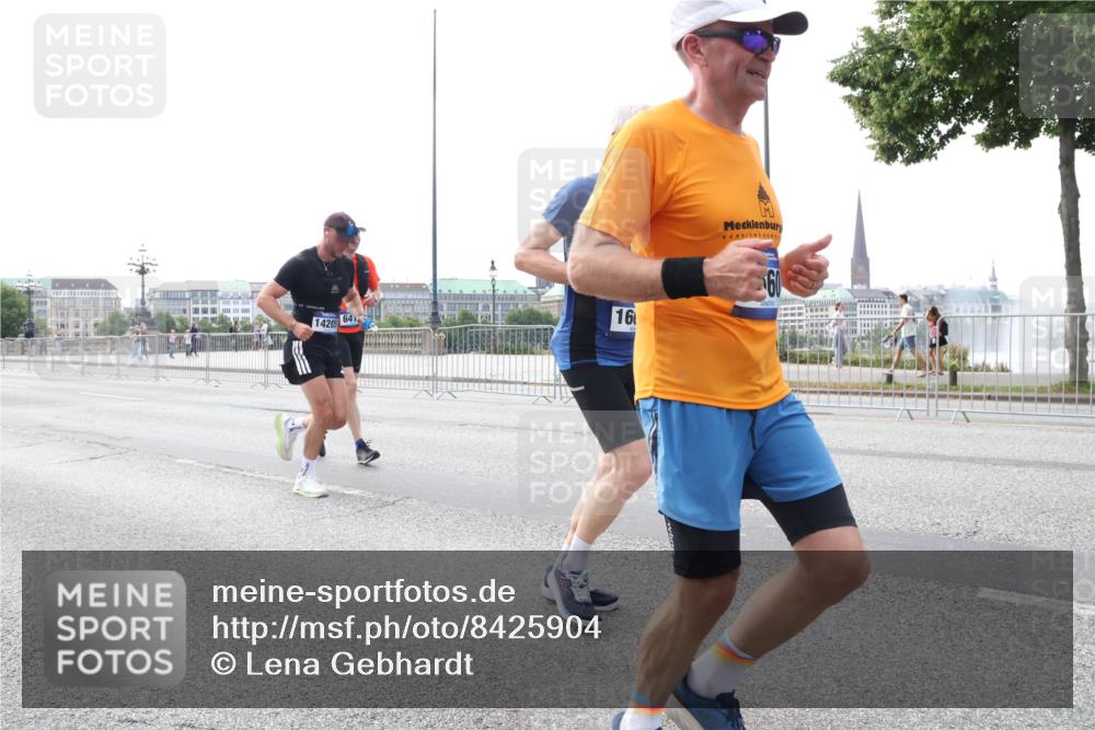 29.06.2025 - hella hamburg halbmarathon Lena Gebhardt http://msf.ph/oto/8425904 29.06.2025 10:28:54 Lombardsbrücke 14205, 641, 16, 1518, 1557, 1869, 2688, 3717, 4161, 4362, 4700, 4834, 4982, 5167, 5249, 5250, 5718, 5903, 5939, 6102, 6345, 6418, 7169, 7980, 8048, 8560, 9642, 9716, 9855, 10068, 10434, 12099, 12404, 12442, 13400, 14205, 15143, 15256, 15452, 15453, 15952, 15955, 16125, 16643, 18293, 19180 meine-sportfotos.de
