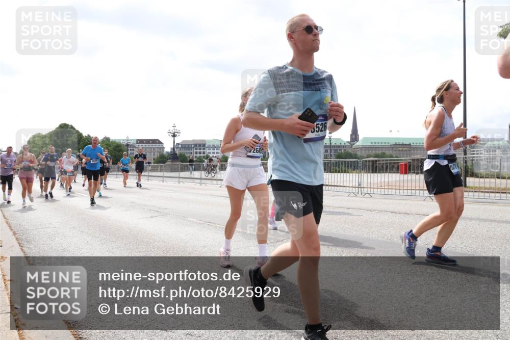 29.06.2025 - hella hamburg halbmarathon Lena Gebhardt http://msf.ph/oto/8425929 29.06.2025 10:43:26 Lombardsbrücke 1816, 2605, 3526, 1571, 1023, 1149, 1155, 1310, 1400, 1467, 1788, 1816, 1878, 2103, 2158, 2267, 2361, 2971, 3074, 3238, 3329, 3390, 3518, 3638, 3764, 4056, 4177, 4302, 4367, 4680, 4866, 5067, 5192, 5201, 5214, 5268, 5370, 5610, 5720, 5755, 5967, 6012, 6096, 6226, 6440, 6931, 6971, 6973, 7043, 7197, 7205, 7206, 7461, 7504, 7872, 7926, 8000, 8135, 8184, 8233, 8408, 8435, 8504, 8795, 8991, 9072, 9304, 9639, 9641, 9644, 9831, 9976, 10083, 10180, 10200, 10202, 13049 meine-sportfotos.de