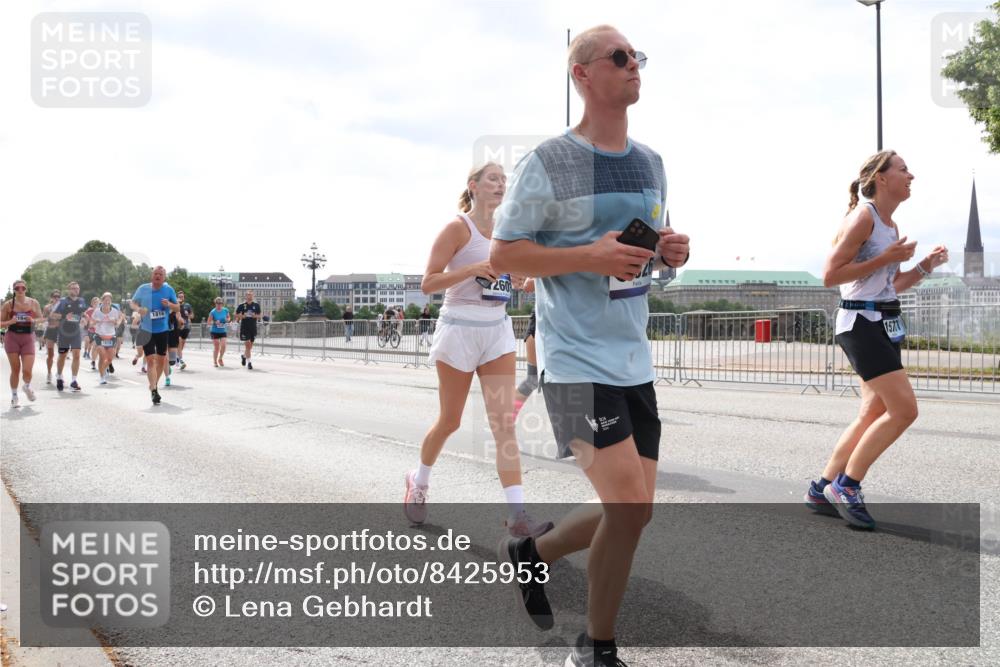 29.06.2025 - hella hamburg halbmarathon Lena Gebhardt http://msf.ph/oto/8425953 29.06.2025 10:43:27 Lombardsbrücke 260, 1816, 1571, 1023, 1149, 1155, 1310, 1400, 1467, 1788, 1816, 1878, 2103, 2158, 2267, 2361, 2971, 3074, 3238, 3329, 3390, 3518, 3638, 4056, 4177, 4302, 4367, 4680, 4866, 5067, 5192, 5201, 5214, 5268, 5370, 5610, 5720, 5755, 5967, 6012, 6096, 6226, 6440, 6931, 6971, 6973, 7043, 7197, 7205, 7206, 7461, 7504, 7872, 7926, 8000, 8135, 8184, 8233, 8408, 8435, 8504, 8795, 8991, 9072, 9304, 9639, 9641, 9644, 9831, 9976, 10083, 10097, 10180, 10200, 10202 meine-sportfotos.de
