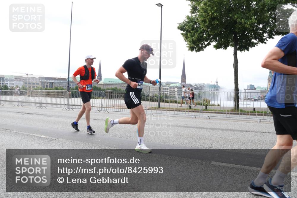 29.06.2025 - hella hamburg halbmarathon Lena Gebhardt http://msf.ph/oto/8425993 29.06.2025 10:28:55 Lombardsbrücke 6418, 1420, 1518, 1557, 1869, 2688, 3717, 4161, 4362, 4700, 4834, 4982, 5167, 5249, 5250, 5718, 5903, 5939, 6102, 6345, 6418, 7169, 7980, 8048, 8560, 9642, 9716, 9855, 10068, 10198, 10434, 12099, 12404, 12442, 13090, 14205, 15143, 15256, 15452, 15453, 15952, 15955, 16125, 16643, 18293 meine-sportfotos.de