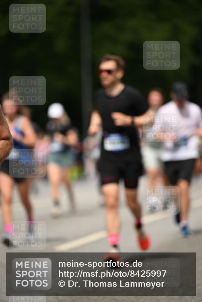 29.06.2025 - hella hamburg halbmarathon Dr. Thomas Lammeyer http://msf.ph/oto/8425997 29.06.2025 10:50:15 Kennedybrücke 1060, 1085, 1421, 1426, 1465, 1854, 2217, 2657, 2664, 2954, 2965, 3357, 3377, 3879, 4099, 4102, 4119, 4820, 5108, 5703, 5914, 6393, 6763, 6788, 6980, 7303, 7530, 7983, 8272, 8594, 10812, 11119, 11332, 11393 meine-sportfotos.de