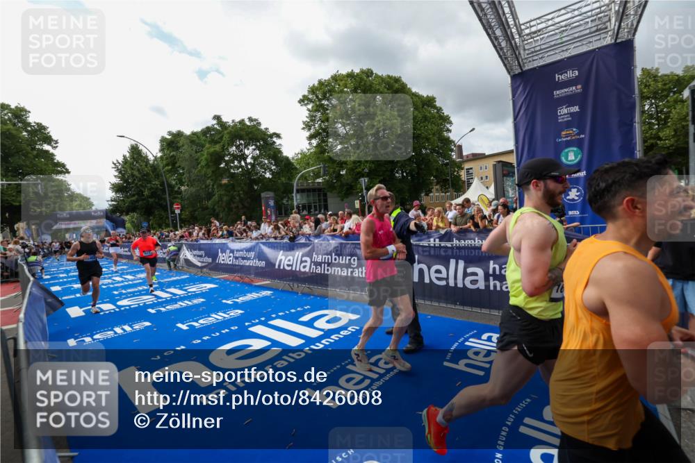 29.06.2025 - hella hamburg halbmarathon Zöllner http://msf.ph/oto/8426008 29.06.2025 10:35:03 Ziel 6704, 7972, 8864, 8901, 12044, 12751, 15391, 15902, 16140, 16177, 16712, 17643, 18220 meine-sportfotos.de