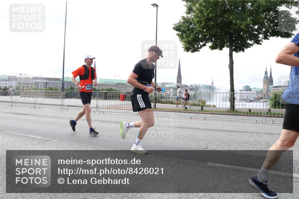 29.06.2025 - hella hamburg halbmarathon Lena Gebhardt http://msf.ph/oto/8426021 29.06.2025 10:28:55 Lombardsbrücke 6418, 1518, 1557, 1869, 2688, 3717, 4161, 4362, 4700, 4834, 4982, 5167, 5249, 5250, 5718, 5903, 5939, 6102, 6345, 6418, 7169, 7980, 8048, 8560, 9642, 9716, 9855, 10068, 10198, 10434, 12099, 12404, 12442, 13090, 14205, 15143, 15256, 15452, 15453, 15952, 15955, 16125, 16643, 18293 meine-sportfotos.de