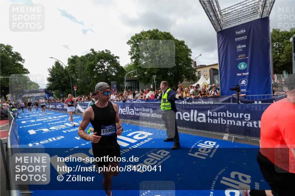 29.06.2025 - hella hamburg halbmarathon Zöllner http://msf.ph/oto/8426041 29.06.2025 10:35:05 Ziel 7972, 8901, 12044, 14069, 15391, 15902, 16177, 16963, 16964 meine-sportfotos.de