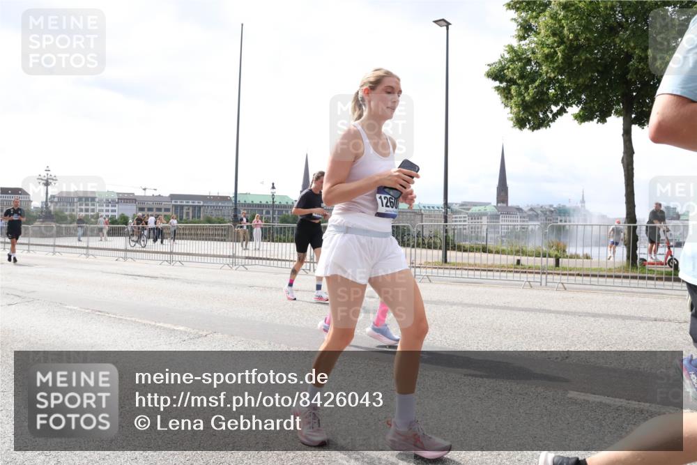 29.06.2025 - hella hamburg halbmarathon Lena Gebhardt http://msf.ph/oto/8426043 29.06.2025 10:43:27 Lombardsbrücke 1260, 1023, 1149, 1155, 1310, 1400, 1467, 1788, 1816, 1878, 2103, 2158, 2267, 2361, 2971, 3074, 3238, 3329, 3390, 3518, 3638, 4056, 4177, 4302, 4367, 4680, 4866, 5067, 5192, 5201, 5214, 5268, 5370, 5610, 5720, 5755, 5967, 6012, 6096, 6226, 6440, 6931, 6971, 6973, 7043, 7197, 7205, 7206, 7461, 7504, 7872, 7926, 8000, 8135, 8184, 8233, 8408, 8435, 8504, 8795, 8991, 9072, 9304, 9639, 9641, 9644, 9831, 9976, 10083, 10097, 10180, 10200, 10202 meine-sportfotos.de