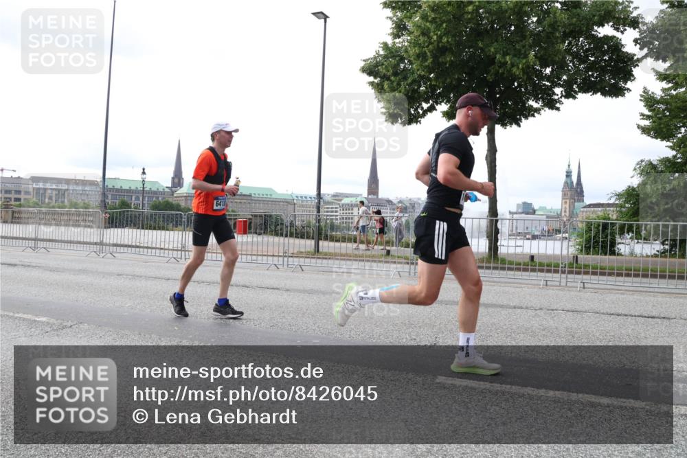 29.06.2025 - hella hamburg halbmarathon Lena Gebhardt http://msf.ph/oto/8426045 29.06.2025 10:28:55 Lombardsbrücke 6418, 1518, 1557, 1869, 2688, 3717, 4161, 4362, 4700, 4834, 4982, 5167, 5249, 5250, 5718, 5903, 5939, 6102, 6345, 6418, 7169, 7980, 8048, 8560, 9642, 9716, 9855, 10068, 10198, 10434, 12099, 12404, 12442, 13090, 14205, 15143, 15256, 15452, 15453, 15952, 15955, 16125, 16643, 18293 meine-sportfotos.de