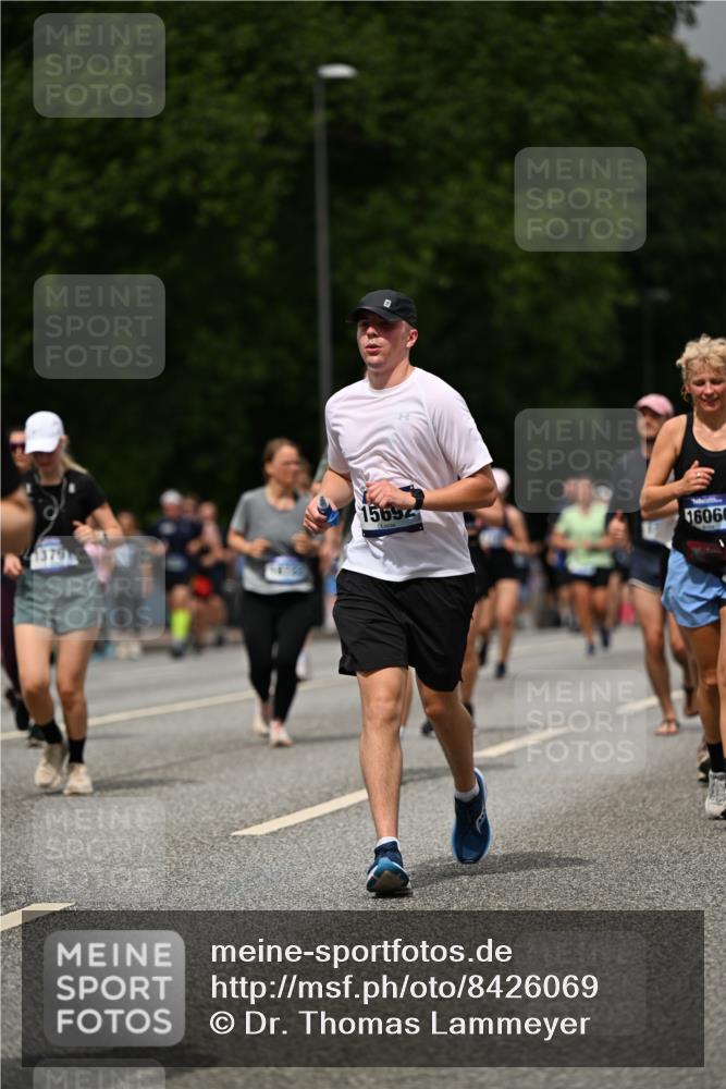 29.06.2025 - hella hamburg halbmarathon Dr. Thomas Lammeyer http://msf.ph/oto/8426069 29.06.2025 10:50:17 Kennedybrücke 1060, 1085, 1421, 1426, 1465, 1854, 2217, 2657, 2664, 2954, 2965, 3357, 3377, 4099, 4102, 4119, 4223, 4224, 4820, 5108, 5703, 5914, 6393, 6763, 6788, 6980, 7303, 7530, 7983, 8594, 10812, 11119, 11332, 11393 meine-sportfotos.de