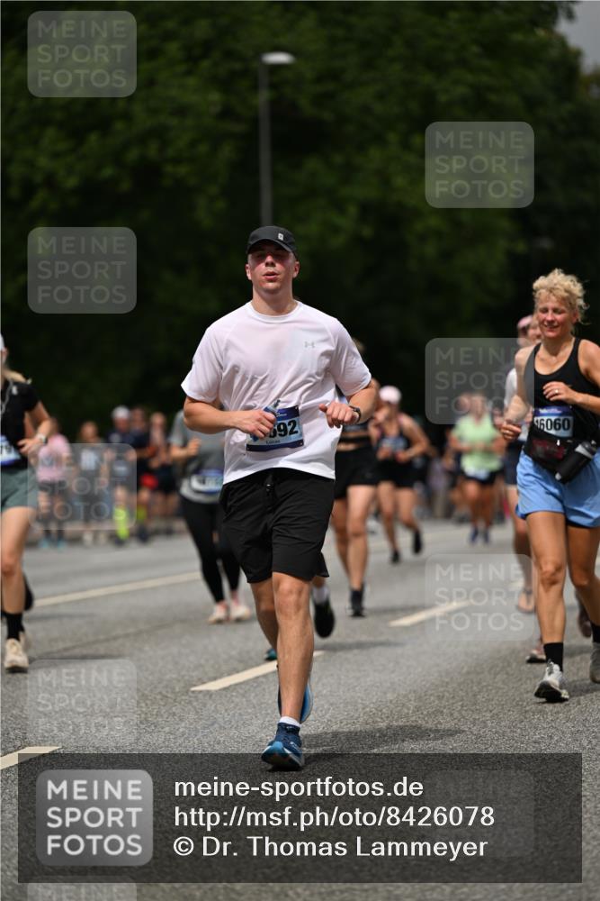 29.06.2025 - hella hamburg halbmarathon Dr. Thomas Lammeyer http://msf.ph/oto/8426078 29.06.2025 10:50:17 Kennedybrücke 1060, 1085, 1421, 1426, 1465, 1854, 2217, 2657, 2664, 2954, 2965, 3357, 3377, 4099, 4102, 4119, 4223, 4224, 4820, 5108, 5703, 5914, 6393, 6763, 6788, 6980, 7303, 7530, 7983, 8594, 10812, 11119, 11332, 11393 meine-sportfotos.de