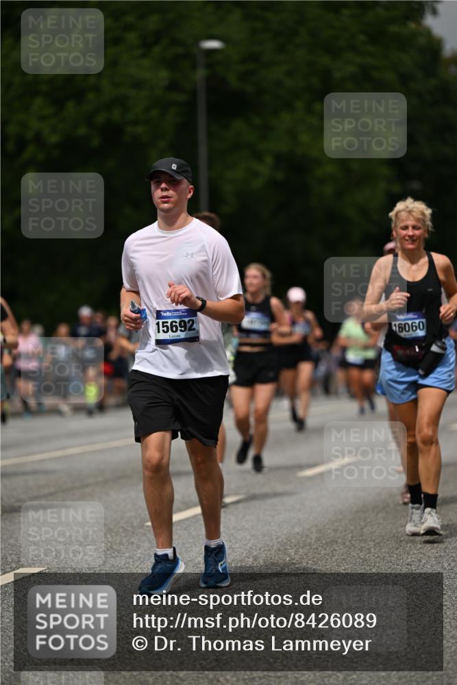 29.06.2025 - hella hamburg halbmarathon Dr. Thomas Lammeyer http://msf.ph/oto/8426089 29.06.2025 10:50:17 Kennedybrücke 1060, 1085, 1421, 1426, 1465, 1854, 2217, 2657, 2664, 2954, 2965, 3357, 3377, 4099, 4102, 4119, 4223, 4224, 4820, 5108, 5703, 5914, 6393, 6763, 6788, 6980, 7303, 7530, 7983, 8594, 10812, 11119, 11332, 11393 meine-sportfotos.de