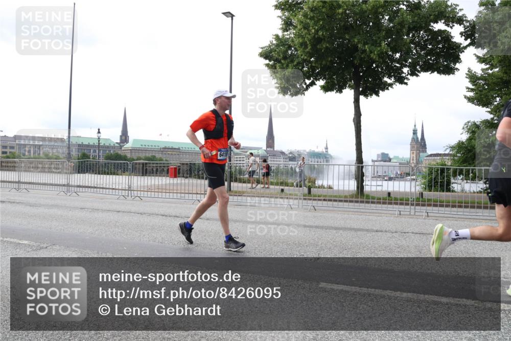 29.06.2025 - hella hamburg halbmarathon Lena Gebhardt http://msf.ph/oto/8426095 29.06.2025 10:28:56 Lombardsbrücke 6418, 1518, 1557, 1869, 2688, 3717, 4161, 4362, 4700, 4834, 4982, 5167, 5249, 5250, 5718, 5903, 5939, 6102, 6345, 6418, 7169, 7980, 8048, 8560, 9642, 9716, 9855, 10068, 10198, 10434, 12099, 12404, 12442, 13090, 14205, 15143, 15256, 15452, 15453, 15952, 15955, 16125, 16643, 16673, 18293 meine-sportfotos.de