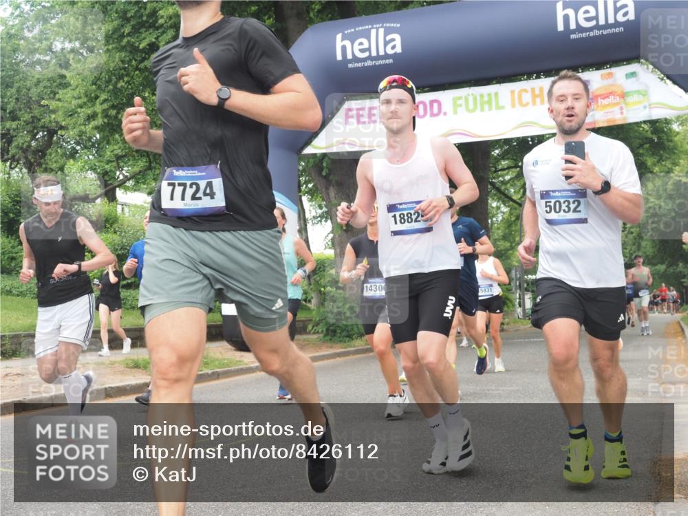 29.06.2025 - hella hamburg halbmarathon KatJ http://msf.ph/oto/8426112 29.06.2025 10:39:31 Zwischen KM18-KM19 2364, 2396, 3426, 4558, 4814, 4839, 5032, 5116, 5482, 5607, 6562, 6657, 7724, 7732, 8661, 8710, 8720 meine-sportfotos.de
