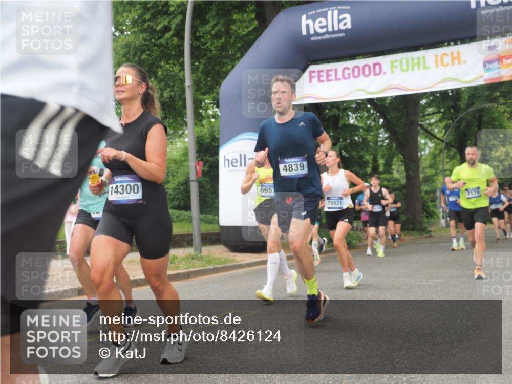 29.06.2025 - hella hamburg halbmarathon KatJ http://msf.ph/oto/8426124 29.06.2025 10:39:32 Zwischen KM18-KM19 2364, 2396, 4558, 4814, 4839, 5032, 5482, 6562, 6657, 7178, 7724, 7732, 8661, 8710, 8720 meine-sportfotos.de