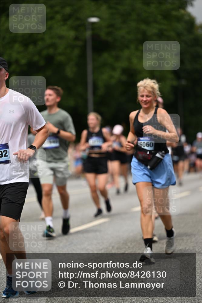 29.06.2025 - hella hamburg halbmarathon Dr. Thomas Lammeyer http://msf.ph/oto/8426130 29.06.2025 10:50:19 Kennedybrücke 1060, 1085, 1421, 1426, 1465, 1854, 2008, 2217, 2657, 2664, 2965, 3357, 3377, 4099, 4102, 4119, 4223, 4224, 4820, 5108, 5703, 5914, 6393, 6763, 6788, 6980, 7303, 7530, 7983, 10812, 11119, 11332, 11393 meine-sportfotos.de