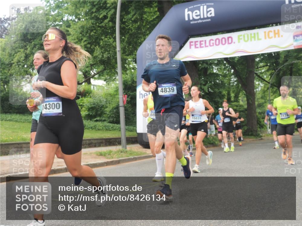 29.06.2025 - hella hamburg halbmarathon KatJ http://msf.ph/oto/8426134 29.06.2025 10:39:32 Zwischen KM18-KM19 2364, 2396, 4558, 4814, 4839, 5032, 5482, 6562, 6657, 7178, 7724, 7732, 8661, 8710, 8720 meine-sportfotos.de