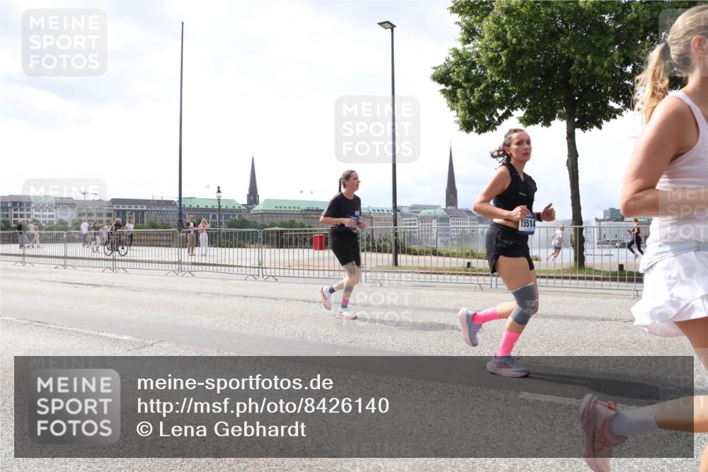 29.06.2025 - hella hamburg halbmarathon Lena Gebhardt http://msf.ph/oto/8426140 29.06.2025 10:43:28 Lombardsbrücke 15514, 1023, 1149, 1155, 1310, 1400, 1467, 1788, 1816, 1878, 2103, 2158, 2267, 2361, 2971, 3074, 3238, 3329, 3390, 3518, 3638, 4056, 4177, 4302, 4367, 4680, 4866, 5067, 5192, 5201, 5214, 5268, 5370, 5610, 5720, 5755, 5967, 6012, 6096, 6226, 6440, 6931, 6971, 6973, 7043, 7197, 7205, 7206, 7461, 7504, 7872, 7926, 8000, 8135, 8184, 8233, 8408, 8435, 8504, 8795, 8991, 9072, 9304, 9639, 9641, 9644, 9831, 9976, 10083, 10097, 10180, 10200, 10202 meine-sportfotos.de