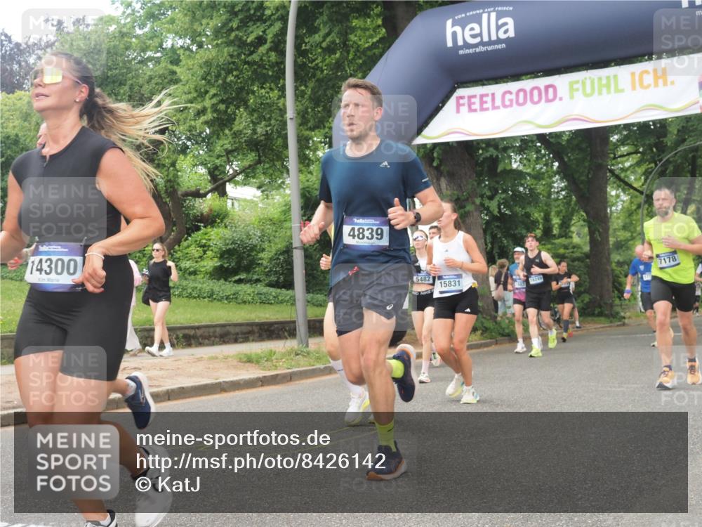 29.06.2025 - hella hamburg halbmarathon KatJ http://msf.ph/oto/8426142 29.06.2025 10:39:32 Zwischen KM18-KM19 2364, 2396, 4558, 4814, 4839, 5032, 5482, 6562, 6657, 7178, 7724, 7732, 8661, 8710, 8720 meine-sportfotos.de