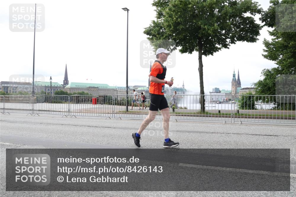 29.06.2025 - hella hamburg halbmarathon Lena Gebhardt http://msf.ph/oto/8426143 29.06.2025 10:28:56 Lombardsbrücke 1518, 1557, 1869, 2688, 3717, 4161, 4362, 4700, 4834, 4982, 5167, 5249, 5250, 5718, 5903, 5939, 6102, 6345, 6418, 7169, 7980, 8048, 8560, 9642, 9716, 9855, 10068, 10198, 10434, 12099, 12404, 12442, 13090, 14205, 15143, 15256, 15452, 15453, 15952, 15955, 16125, 16643, 16673, 18293 meine-sportfotos.de