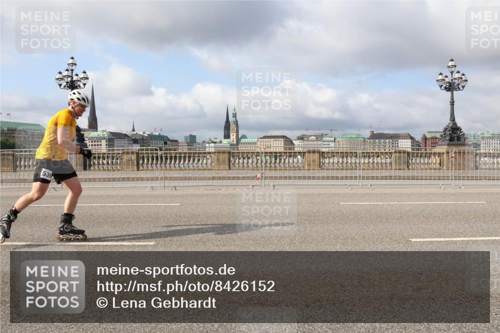 29.06.2025 - hella hamburg halbmarathon Lena Gebhardt http://msf.ph/oto/8426152 29.06.2025 08:58:48 Lombardsbrücke 539 meine-sportfotos.de