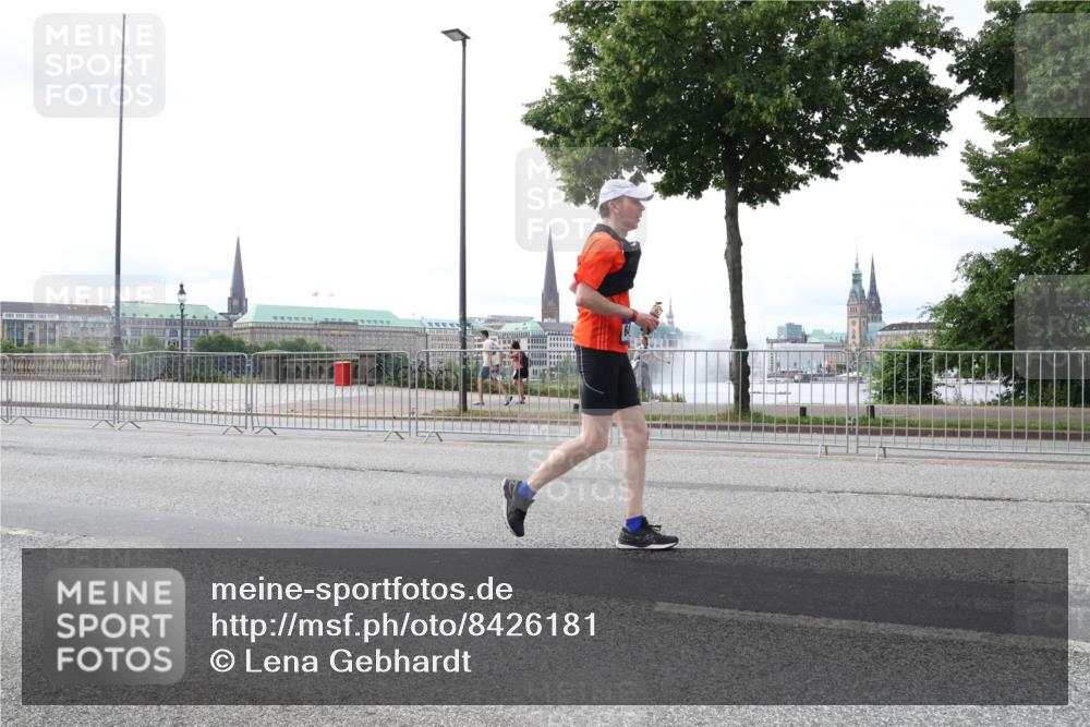 29.06.2025 - hella hamburg halbmarathon Lena Gebhardt http://msf.ph/oto/8426181 29.06.2025 10:28:56 Lombardsbrücke 1518, 1557, 1869, 2688, 3717, 4161, 4362, 4700, 4834, 4982, 5167, 5249, 5250, 5718, 5903, 5939, 6102, 6345, 6418, 7169, 7980, 8048, 8560, 9642, 9716, 9855, 10068, 10198, 10434, 12099, 12404, 12442, 13090, 14205, 15143, 15256, 15452, 15453, 15952, 15955, 16125, 16643, 16673, 18293 meine-sportfotos.de