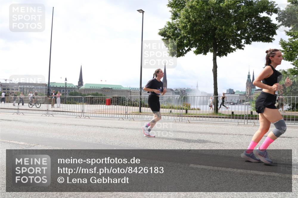 29.06.2025 - hella hamburg halbmarathon Lena Gebhardt http://msf.ph/oto/8426183 29.06.2025 10:43:28 Lombardsbrücke 1023, 1149, 1155, 1310, 1400, 1467, 1788, 1816, 1878, 2103, 2158, 2267, 2361, 2971, 3074, 3238, 3329, 3390, 3518, 3638, 4056, 4177, 4302, 4367, 4680, 4866, 5067, 5192, 5201, 5214, 5268, 5370, 5610, 5720, 5755, 5967, 6012, 6096, 6226, 6440, 6931, 6971, 6973, 7043, 7197, 7205, 7206, 7461, 7504, 7872, 7926, 8000, 8135, 8184, 8233, 8408, 8435, 8504, 8795, 8991, 9072, 9304, 9639, 9641, 9644, 9831, 9976, 10083, 10097, 10180, 10200, 10202 meine-sportfotos.de