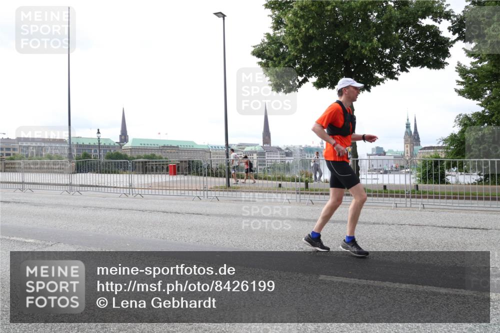 29.06.2025 - hella hamburg halbmarathon Lena Gebhardt http://msf.ph/oto/8426199 29.06.2025 10:28:56 Lombardsbrücke 1518, 1557, 1869, 2688, 3717, 4161, 4362, 4700, 4834, 4982, 5167, 5249, 5250, 5718, 5903, 5939, 6102, 6345, 6418, 7169, 7980, 8048, 8560, 9642, 9716, 9855, 10068, 10198, 10434, 12099, 12404, 12442, 13090, 14205, 15143, 15256, 15452, 15453, 15952, 15955, 16125, 16643, 16673, 18293 meine-sportfotos.de