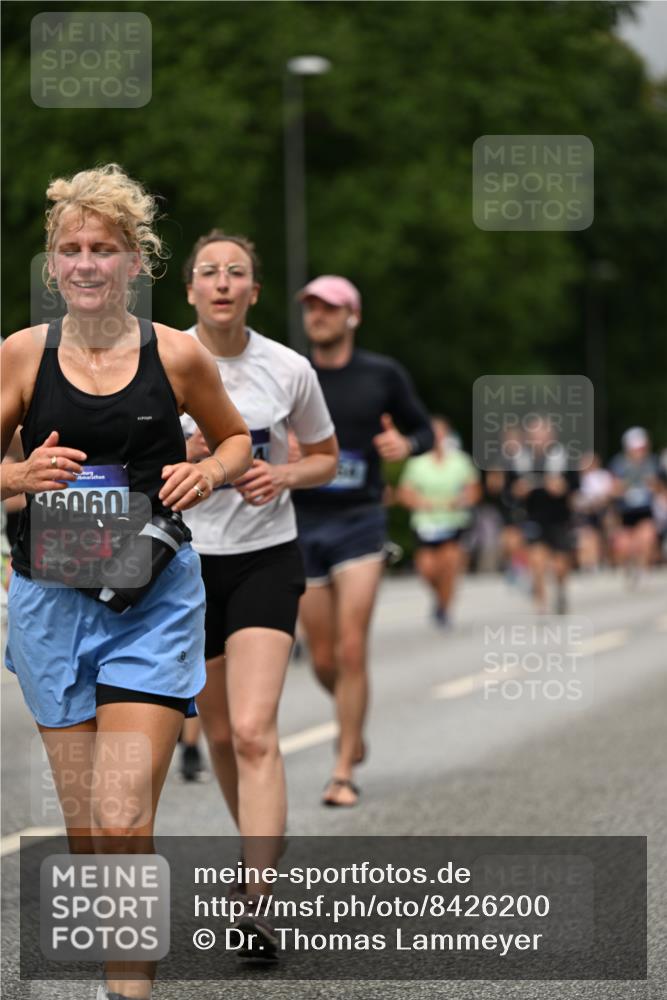 29.06.2025 - hella hamburg halbmarathon Dr. Thomas Lammeyer http://msf.ph/oto/8426200 29.06.2025 10:50:20 Kennedybrücke 1060, 1085, 1421, 1426, 1465, 1854, 2008, 2217, 2657, 2664, 2965, 3357, 3377, 4099, 4102, 4119, 4223, 4224, 4820, 5044, 5703, 5914, 6393, 6763, 6788, 6980, 7303, 7530, 7983, 10812, 11119, 11332, 11393 meine-sportfotos.de