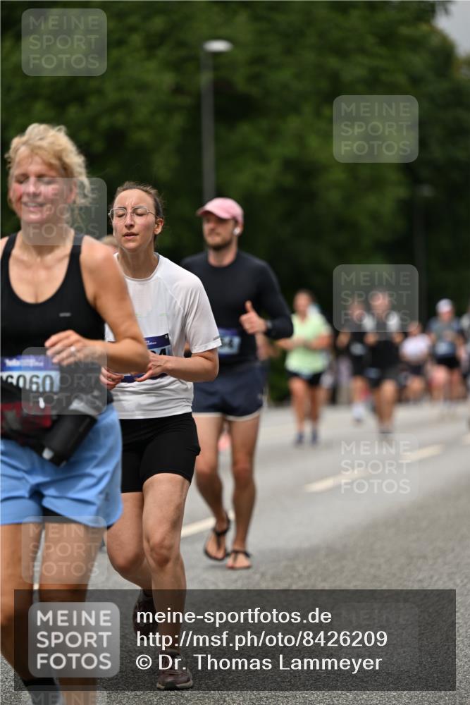 29.06.2025 - hella hamburg halbmarathon Dr. Thomas Lammeyer http://msf.ph/oto/8426209 29.06.2025 10:50:20 Kennedybrücke 1060, 1085, 1421, 1426, 1465, 1854, 2008, 2217, 2657, 2664, 2965, 3357, 3377, 4099, 4102, 4119, 4223, 4224, 4820, 5044, 5703, 5914, 6393, 6763, 6788, 6980, 7303, 7530, 7983, 10812, 11119, 11332, 11393 meine-sportfotos.de