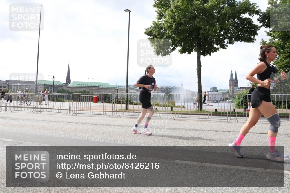 29.06.2025 - hella hamburg halbmarathon Lena Gebhardt http://msf.ph/oto/8426216 29.06.2025 10:43:28 Lombardsbrücke 1023, 1149, 1155, 1310, 1400, 1467, 1788, 1816, 1878, 2103, 2158, 2267, 2361, 2971, 3074, 3238, 3329, 3390, 3518, 3638, 4056, 4177, 4302, 4367, 4680, 4866, 5067, 5192, 5201, 5214, 5268, 5370, 5610, 5720, 5755, 5967, 6012, 6096, 6226, 6440, 6931, 6971, 6973, 7043, 7197, 7205, 7206, 7461, 7504, 7872, 7926, 8000, 8135, 8184, 8233, 8408, 8435, 8504, 8795, 8991, 9072, 9304, 9639, 9641, 9644, 9831, 9976, 10083, 10097, 10180, 10200, 10202 meine-sportfotos.de