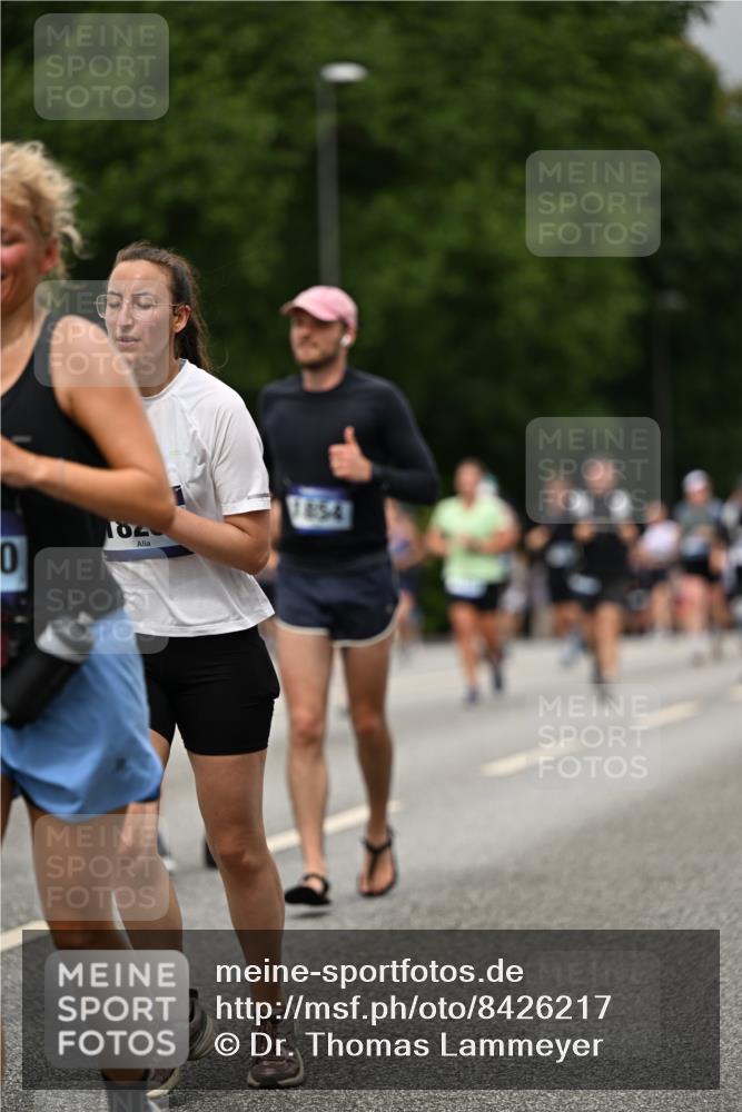 29.06.2025 - hella hamburg halbmarathon Dr. Thomas Lammeyer http://msf.ph/oto/8426217 29.06.2025 10:50:21 Kennedybrücke 1060, 1085, 1421, 1426, 1465, 1854, 1983, 2008, 2217, 2657, 2664, 2965, 3357, 3377, 4099, 4102, 4119, 4223, 4224, 5044, 5703, 5914, 6393, 6763, 6788, 6980, 7303, 7530, 7983, 10812, 11119, 11393 meine-sportfotos.de