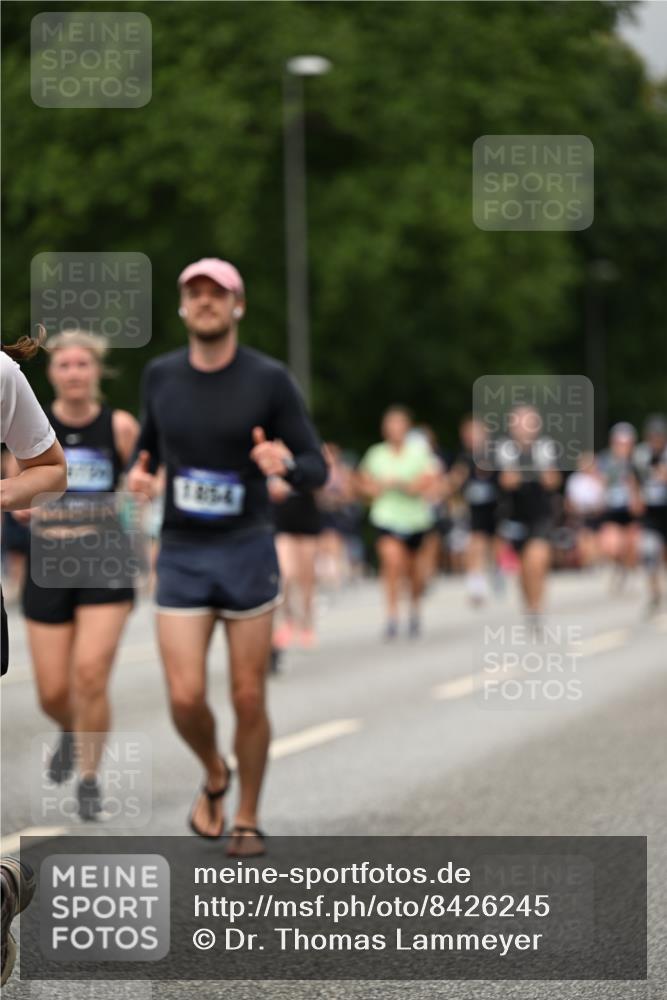 29.06.2025 - hella hamburg halbmarathon Dr. Thomas Lammeyer http://msf.ph/oto/8426245 29.06.2025 10:50:21 Kennedybrücke 1060, 1085, 1421, 1426, 1465, 1854, 1983, 2008, 2217, 2657, 2664, 2965, 3357, 3377, 4099, 4102, 4119, 4223, 4224, 5044, 5703, 5914, 6393, 6763, 6788, 6980, 7303, 7530, 7983, 10812, 11119, 11393 meine-sportfotos.de