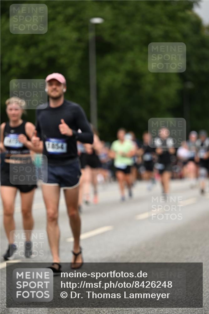 29.06.2025 - hella hamburg halbmarathon Dr. Thomas Lammeyer http://msf.ph/oto/8426248 29.06.2025 10:50:21 Kennedybrücke 1060, 1085, 1421, 1426, 1465, 1854, 1983, 2008, 2217, 2657, 2664, 2965, 3357, 3377, 4099, 4102, 4119, 4223, 4224, 5044, 5703, 5914, 6393, 6763, 6788, 6980, 7303, 7530, 7983, 10812, 11119, 11393 meine-sportfotos.de