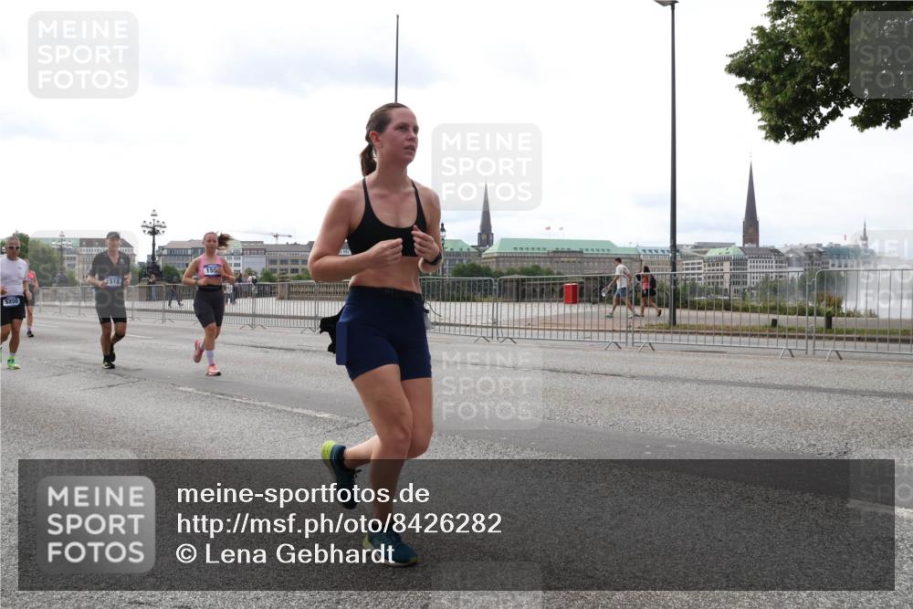 29.06.2025 - hella hamburg halbmarathon Lena Gebhardt http://msf.ph/oto/8426282 29.06.2025 10:28:58 Lombardsbrücke 4518, 5250, 155, 1518, 1557, 1869, 2688, 3717, 4161, 4362, 4700, 4834, 4982, 5167, 5249, 5250, 5718, 5903, 5939, 6102, 6345, 6418, 7169, 7449, 8048, 8560, 9642, 9716, 9855, 10068, 10198, 10434, 12099, 12404, 12442, 12958, 13090, 14205, 15143, 15256, 15452, 15453, 15952, 15955, 16125, 16643, 16673, 18293 meine-sportfotos.de
