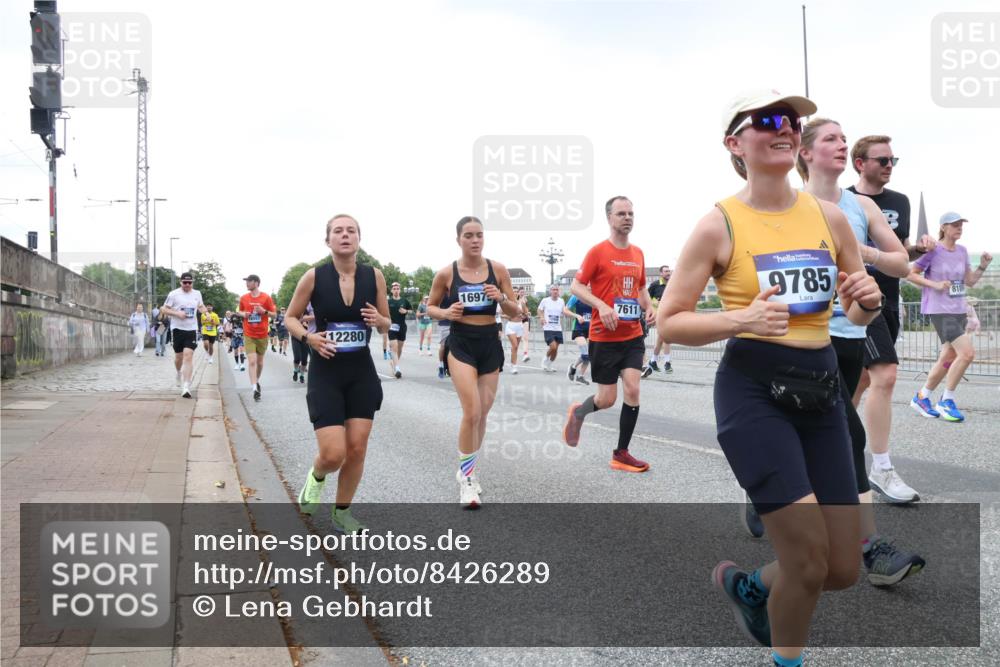 29.06.2025 - hella hamburg halbmarathon Lena Gebhardt http://msf.ph/oto/8426289 29.06.2025 10:53:38 Lombardsbrücke 1697, 7611, 18057, 12280, 9785, 8189, 1340, 1687, 1709, 1744, 1753, 1900, 1906, 1984, 2065, 2079, 2409, 2429, 3055, 3226, 4195, 4595, 4801, 5428, 5430, 5562, 5815, 5856, 5857, 5964, 6039, 6041, 6044, 6192, 6273, 6306, 6913, 6996, 7039, 7068, 7483, 7537, 7611, 7614, 7876, 7890, 8189, 8212, 8414, 8515, 8906, 8924, 9077, 9456, 9503, 9531, 9572, 9685, 9764, 9771, 9785, 10043, 10175, 10490, 11390, 12193, 12219, 12700, 14038 meine-sportfotos.de