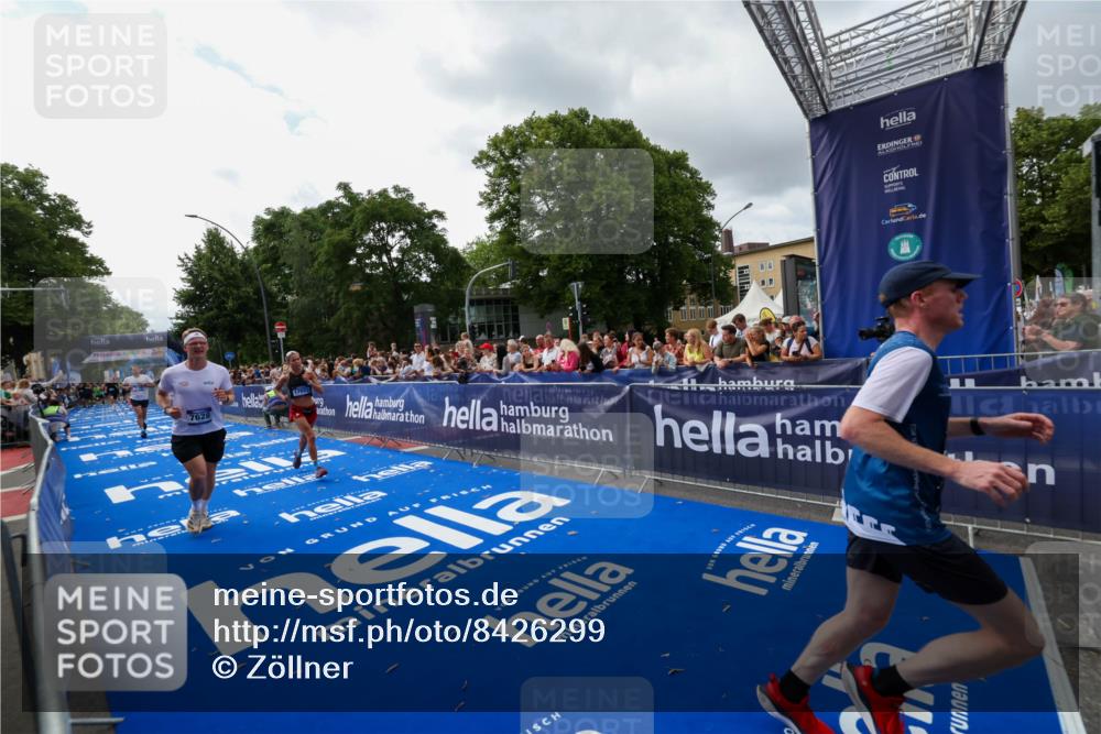29.06.2025 - hella hamburg halbmarathon Zöllner http://msf.ph/oto/8426299 29.06.2025 10:35:15 Ziel 4740, 7628, 7867, 11559, 12514, 15415, 17022 meine-sportfotos.de