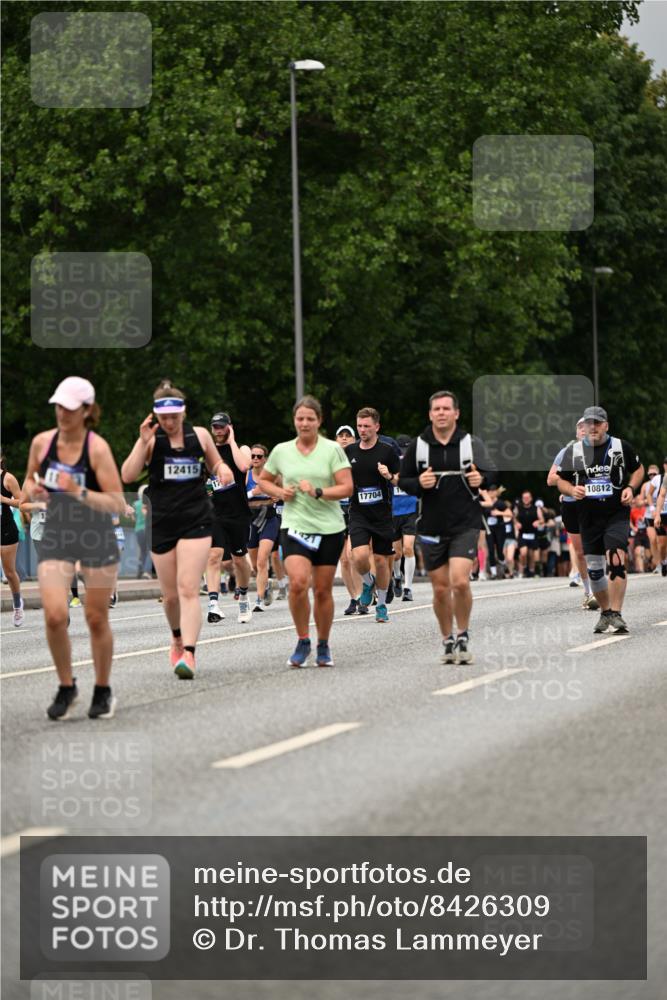 29.06.2025 - hella hamburg halbmarathon Dr. Thomas Lammeyer http://msf.ph/oto/8426309 29.06.2025 10:50:23 Kennedybrücke 1060, 1085, 1421, 1426, 1465, 1854, 1983, 2008, 2217, 2657, 2664, 2965, 3357, 3377, 4099, 4102, 4119, 4223, 4224, 5044, 5914, 6393, 6788, 6980, 7303, 7530, 7983, 10367, 10812, 11119, 11393 meine-sportfotos.de