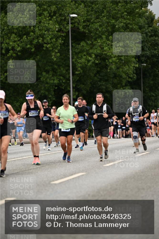 29.06.2025 - hella hamburg halbmarathon Dr. Thomas Lammeyer http://msf.ph/oto/8426325 29.06.2025 10:50:24 Kennedybrücke 1060, 1421, 1426, 1465, 1695, 1854, 1983, 2008, 2217, 2398, 2657, 2664, 2965, 4099, 4102, 4119, 4223, 4224, 5044, 5914, 6393, 6788, 6980, 7303, 7530, 7983, 10367, 10812, 11393 meine-sportfotos.de