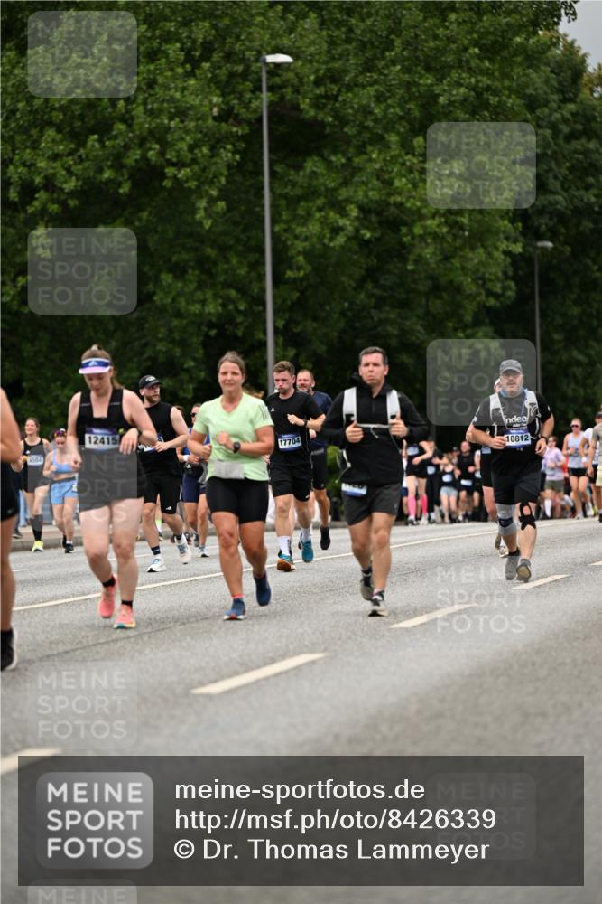 29.06.2025 - hella hamburg halbmarathon Dr. Thomas Lammeyer http://msf.ph/oto/8426339 29.06.2025 10:50:24 Kennedybrücke 1060, 1421, 1426, 1465, 1695, 1854, 1983, 2008, 2217, 2398, 2657, 2664, 2965, 4099, 4102, 4119, 4223, 4224, 5044, 5914, 6393, 6788, 6980, 7303, 7530, 7983, 10367, 10812, 11393 meine-sportfotos.de